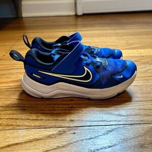 Nike Youth Blue and White Hook-and-Loop Running Sneakers